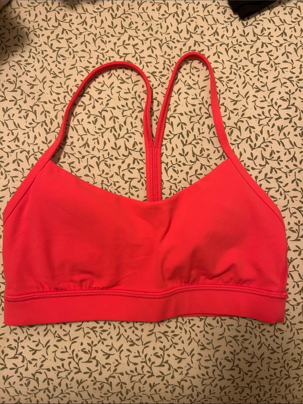 Lipgloss Lululemon Flow Y Bra
